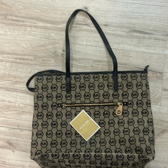 Authentic Large Michael Kors bag - Picture 5 of 16